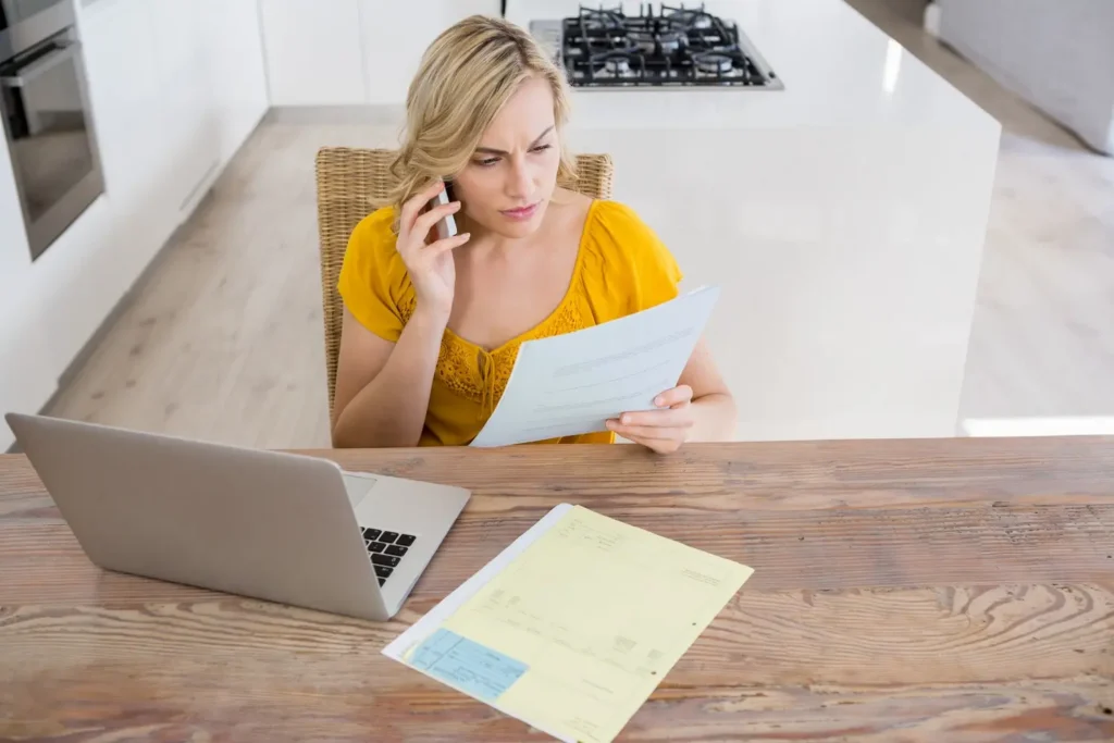 Moving scam red flags checklist with warning signs before booking a moving company
