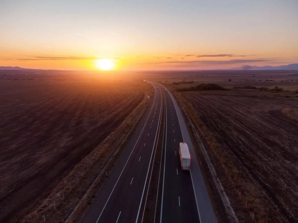 Movers Florida to California driving westbound on I-10 corridor